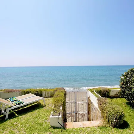 بيت للعطل House With Direct Access And Community Pool,