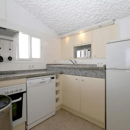 بيت للعطل House With Direct Access And Community Pool, *