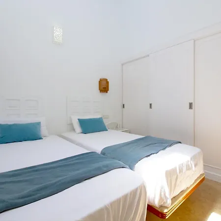 House With Direct Access And Community Pool, إِستيبونا