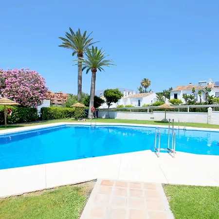 بيت للعطل House With Direct Access And Community Pool, *