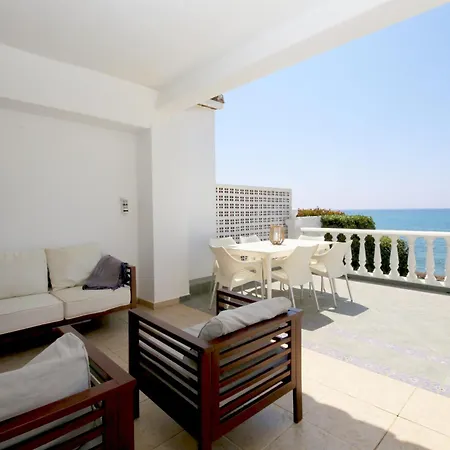 House With Direct Access And Community Pool, بيت للعطل *