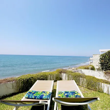 بيت للعطل House With Direct Access And Community Pool, *