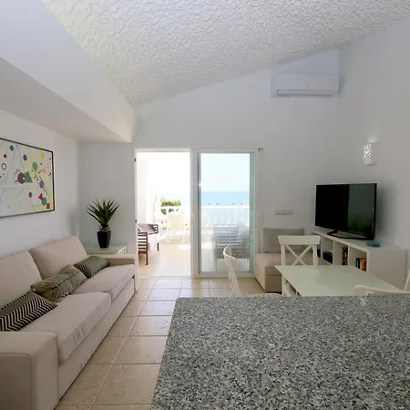 House With Direct Access And Community Pool, بيت للعطل
