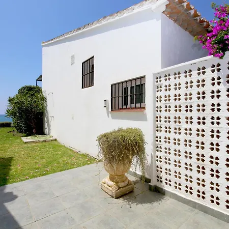 House With Direct Access And Community Pool, بيت للعطل *