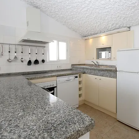 بيت للعطل House With Direct Access And Community Pool, *