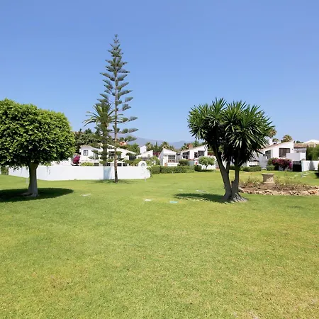 House With Direct Access And Community Pool, * إِستيبونا