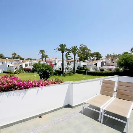 House With Direct Access And Community Pool, بيت للعطل *